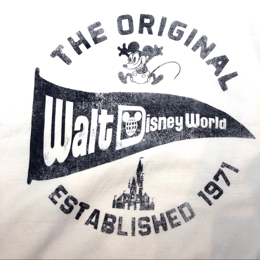 💙Walt Disney Vintage World Pennant Tee